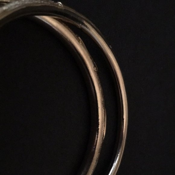 Pair of golden Bangles - Picture 4 of 7